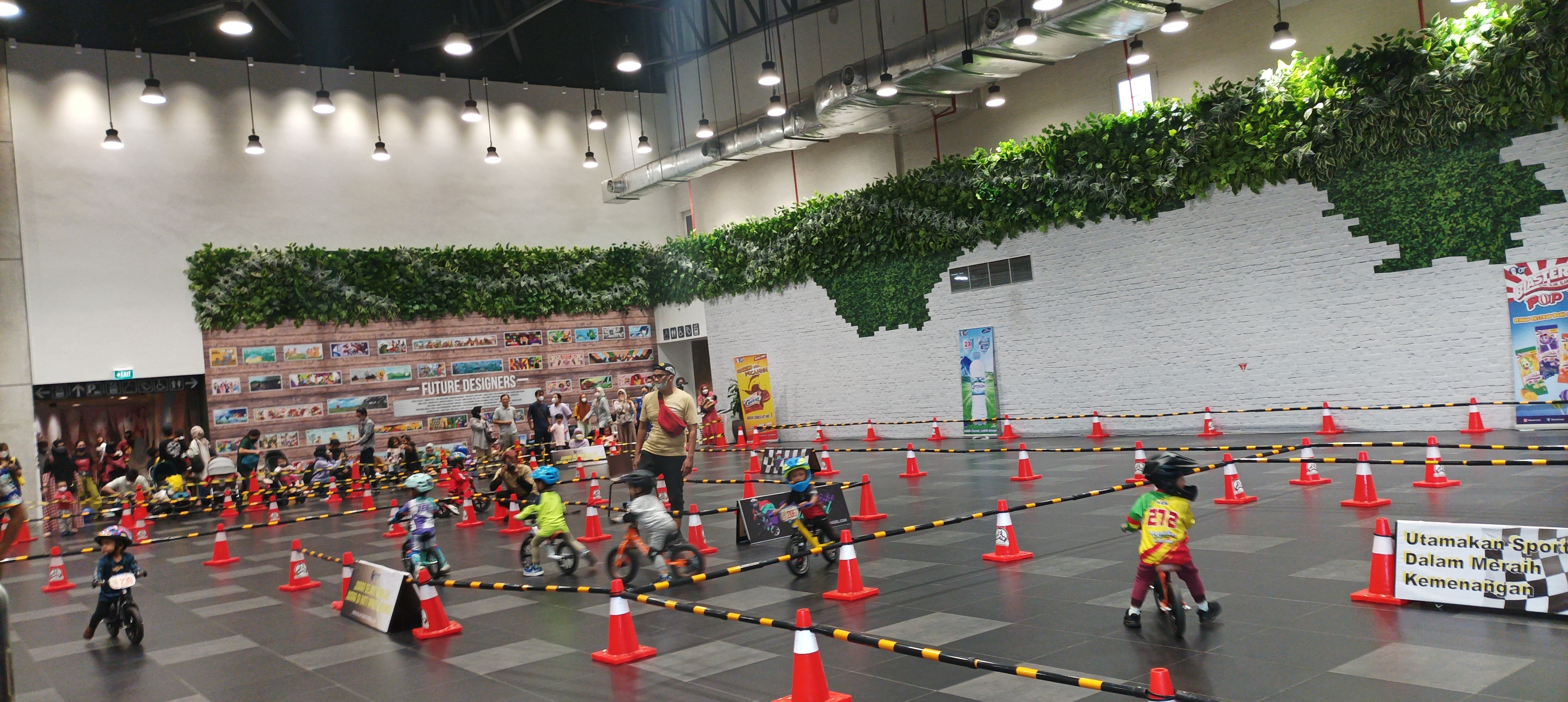 Kompetisi Balance Bike, Balapan Seru untuk Melatih Tumbuh Kembang Anak
