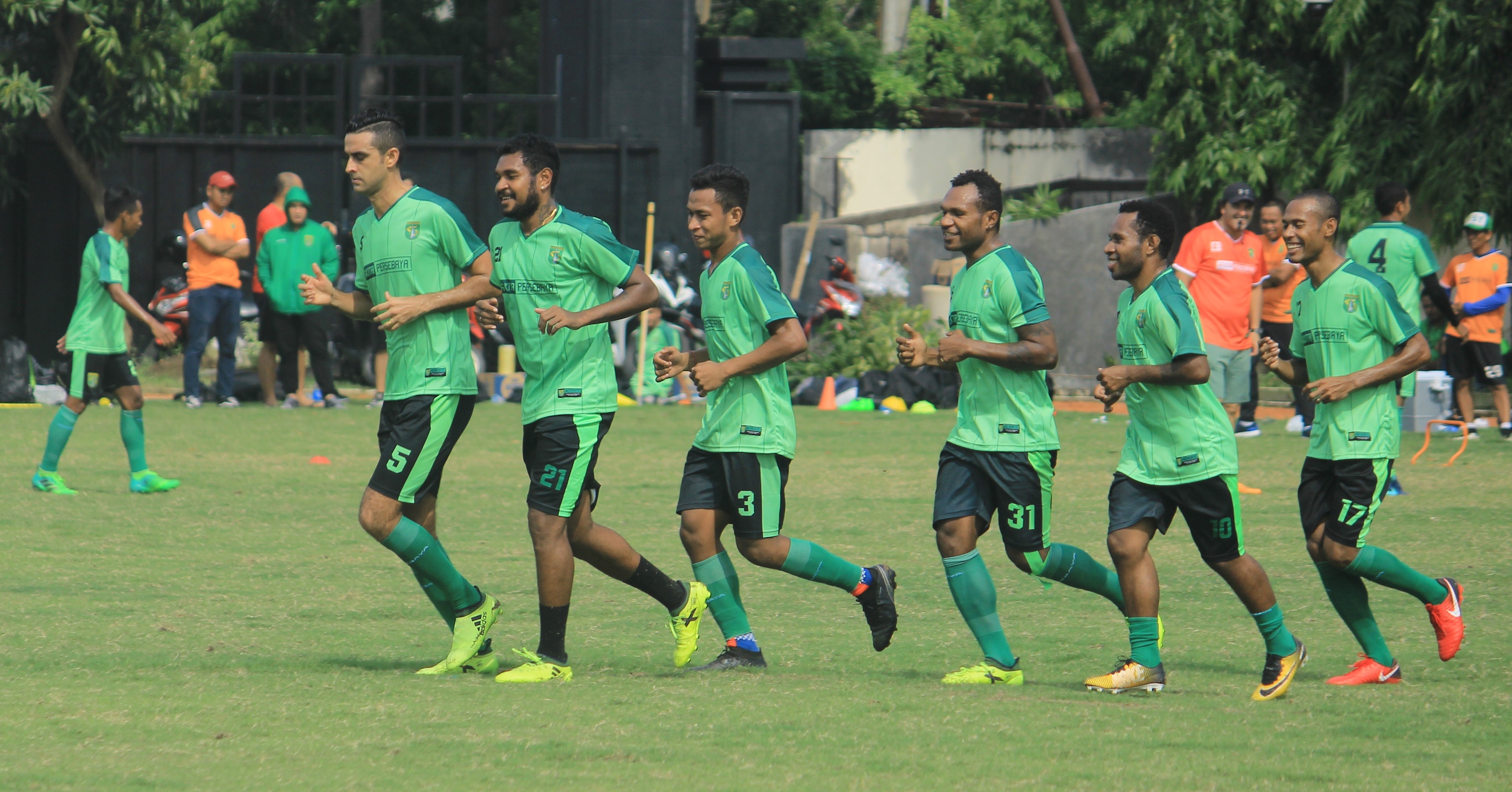 Meski Dapat Lima Pemain Baru, Persebaya Masih Bidik Eks Persija dan Persib