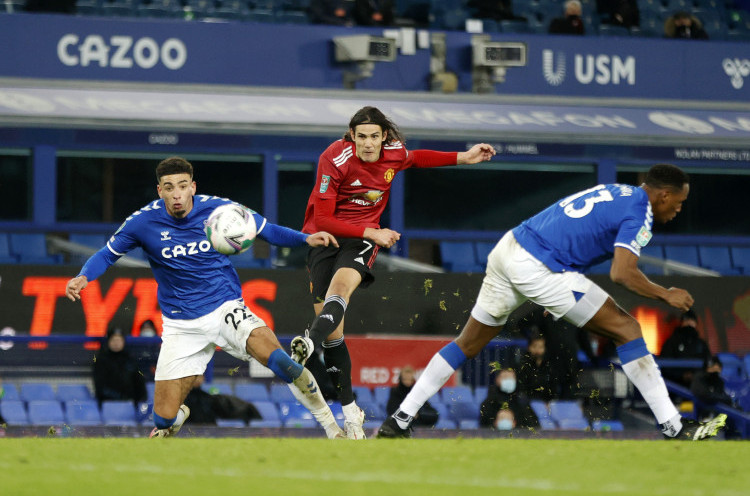 Everton 0-2 Manchester United: Cavani dan Martial Bawa Setan Merah ke Semifinal