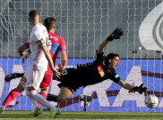 Real Madrid 2-1 Elche: Benzema Jaga Harapan Titel LaLiga Los Blancos