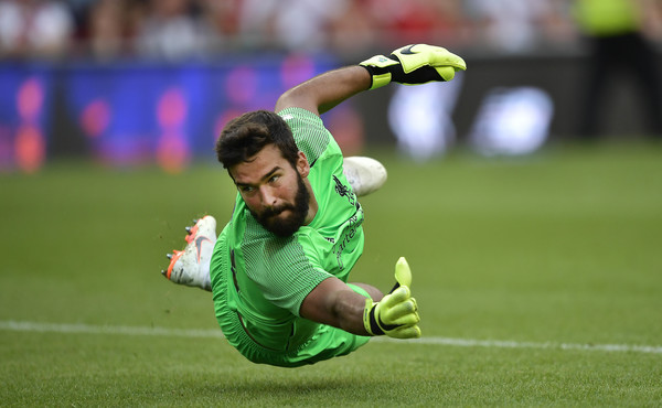 Catatan Gemilang Alisson di Balik Hasil Imbang Liverpool