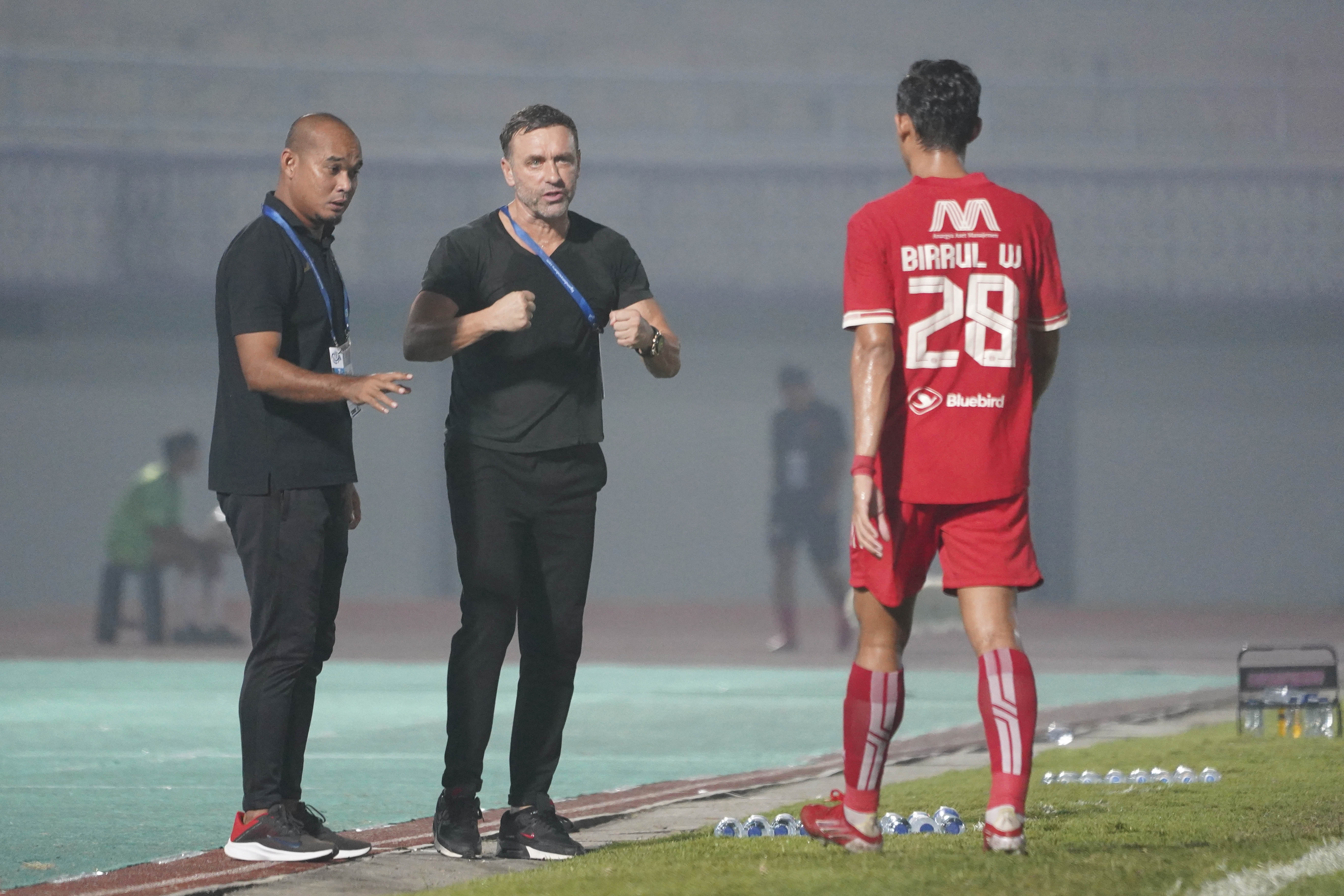 Pelatih Persija Thomas Doll Bertekad Gulingkan Persib dari Tempat Kedua