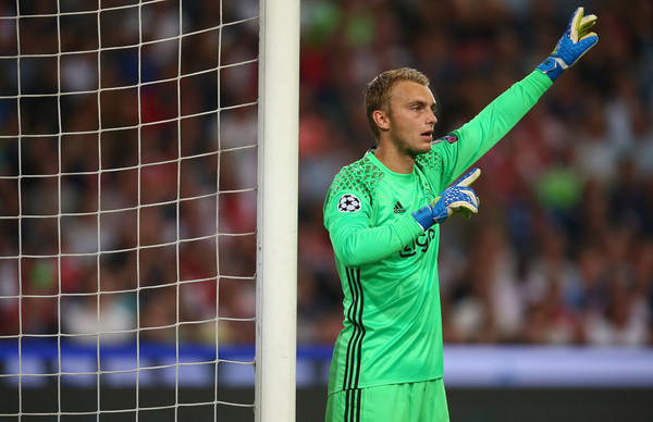 Kiper Ajax Segera Merapat Ke Barcelona