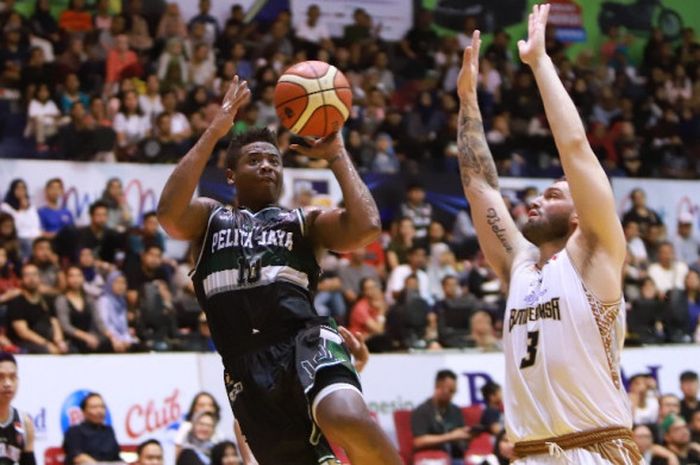 Cedera Wayne Bradford Terjadi Bukan Karena Lapangan Licin