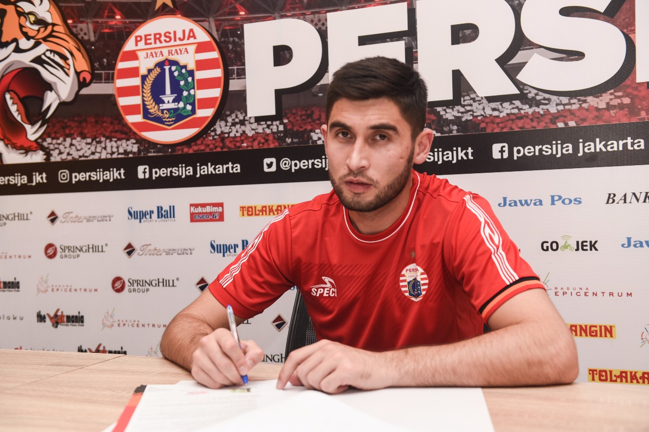 Hadiri Latihan Perdana Persija, Jahongir Abdumuminov Terpukau Jakmania