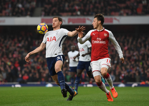 Wenger Puji Permainan Bertahan Ozil