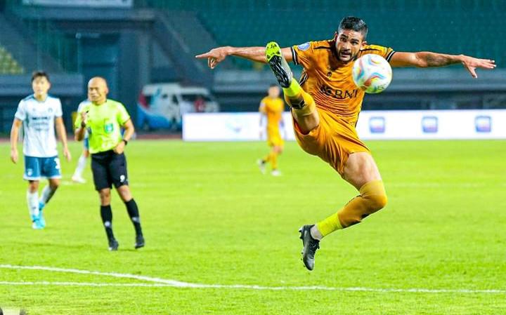 Hasil Liga 1: Radja Nainggolan Debut, Bhayangkara FC Sikat Persita 3-0
