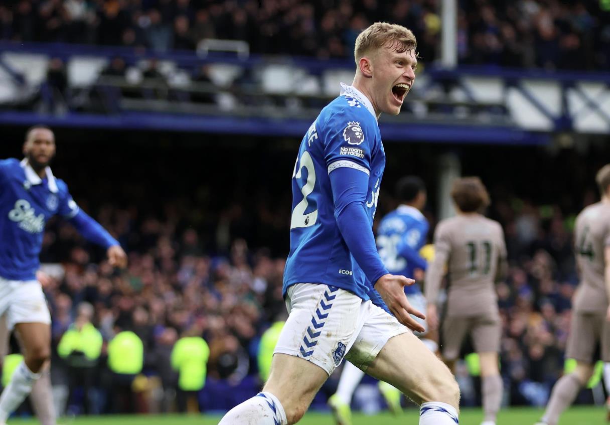  Derby Manchester dalam Perebutan Bek Tengah Everton