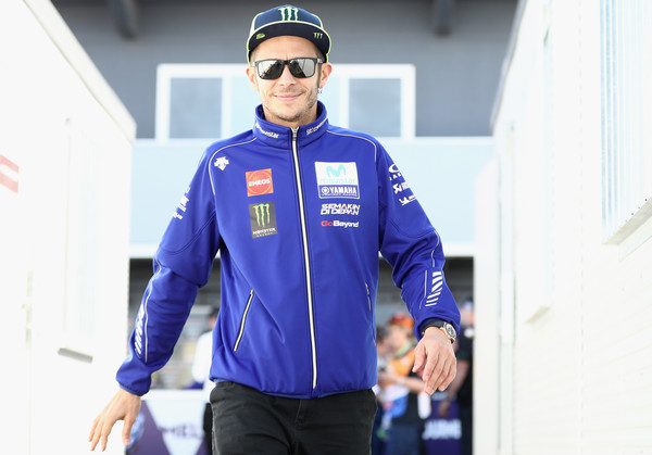 Tak Ingin Pikirkan MotoGP, Valentino Rossi Fokus Bantu Italia