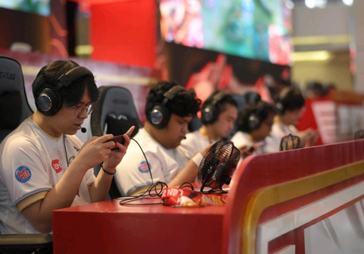 Dewa United dan Evos Holy Konsisten Pertahankan Dominasi di Liga 1 Esports Nasional 2024