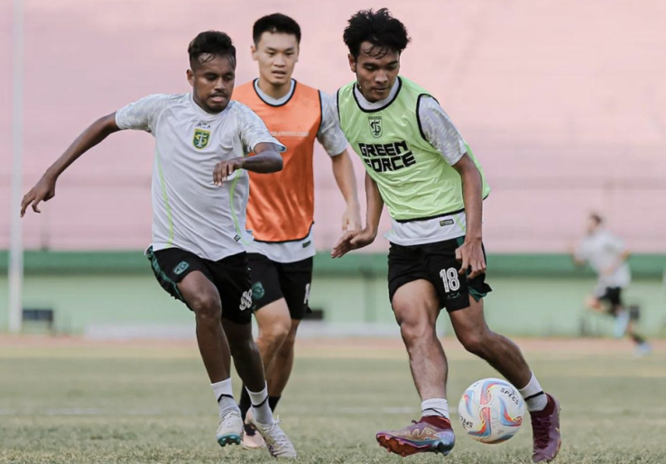 Performa Belum Konsisten, Pelatih Persebaya Josep Gombau Benahi Teknik Dasar