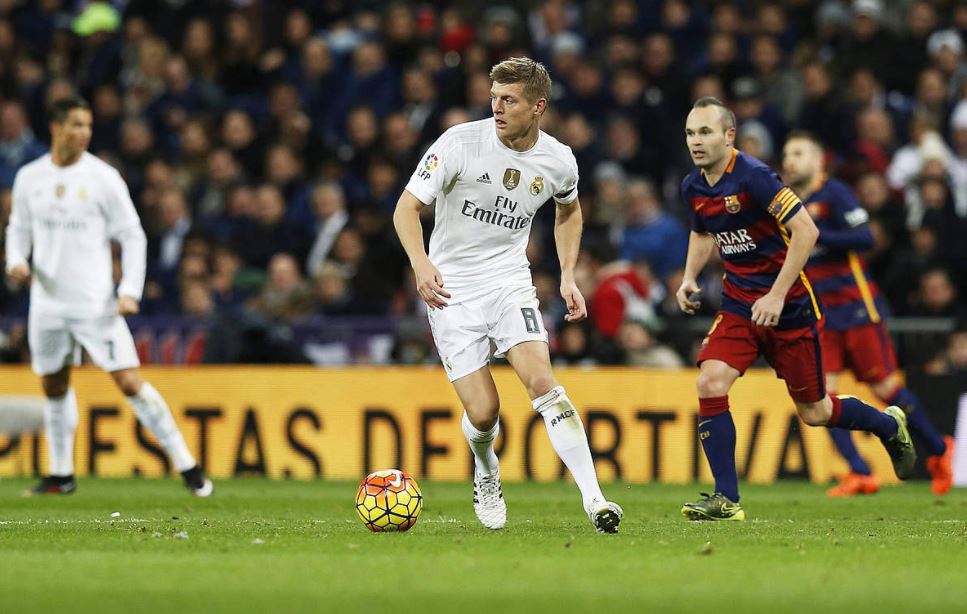 Toni Kroos Akui Real Madrid Bersenang-senang di Atas Penderitaan Barcelona 