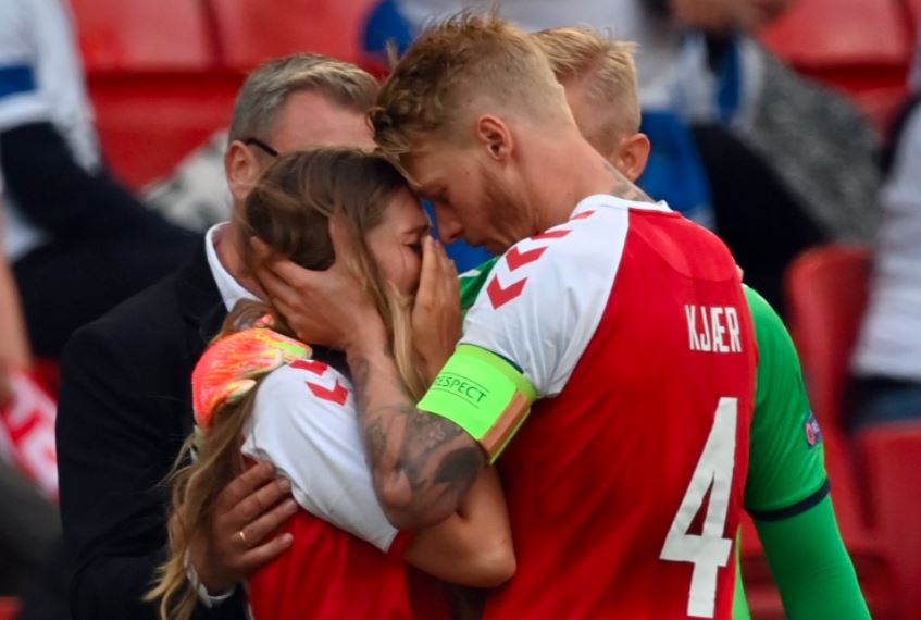 Selamatkan Eriksen, Kjaer dan Tim Medis Denmark Dapat Penghargaan Dari UEFA