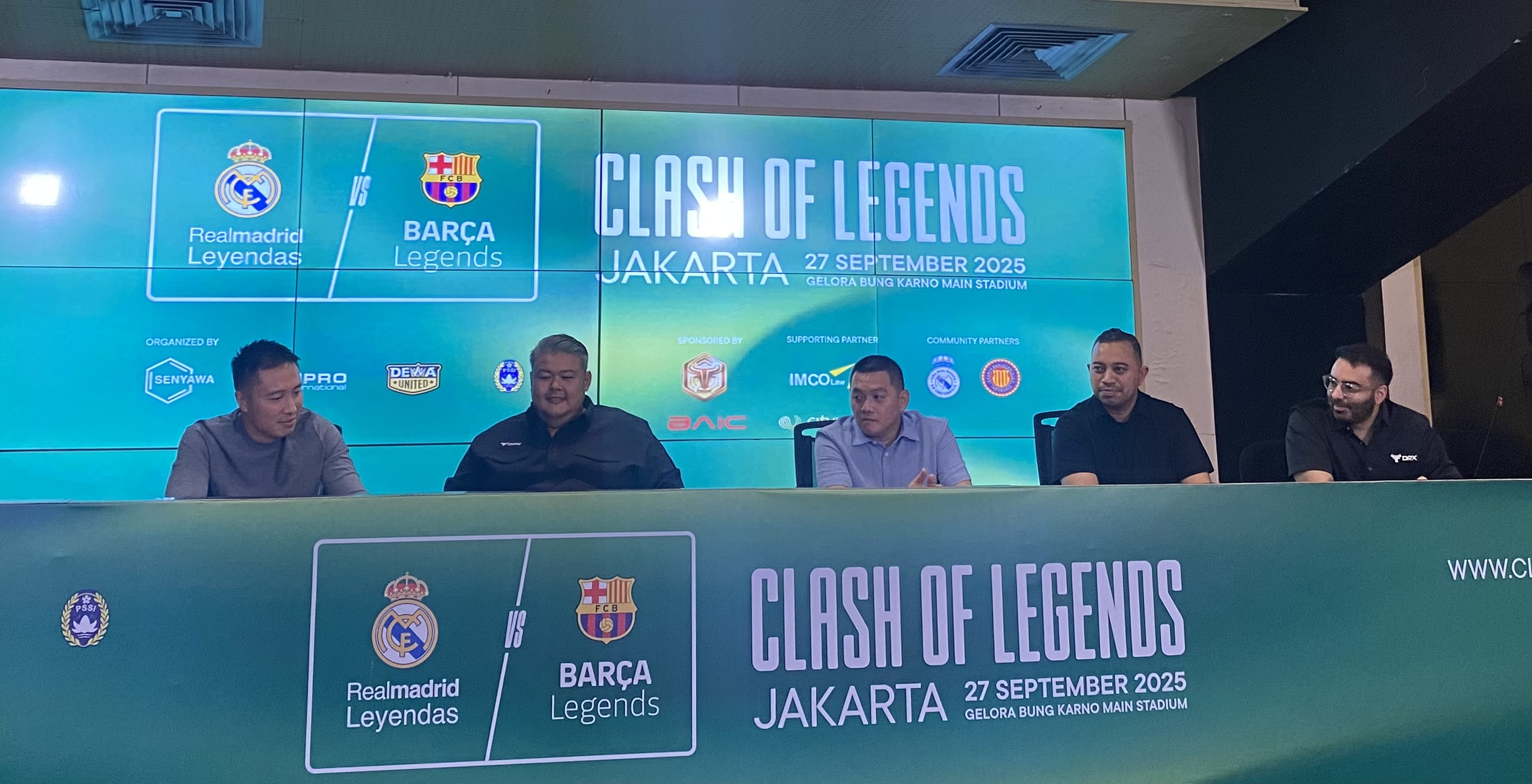 El Clasico Legendaris Real Madrid vs Barcelona Mengguncang GBK, Patrick Kluivert Main?