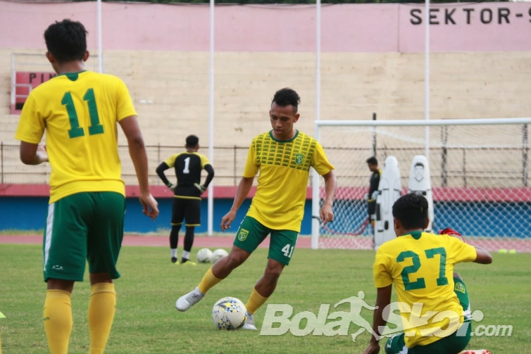 Tinggalkan Persebaya, Irfan Jaya Mengaku Sampai Susah Tidur