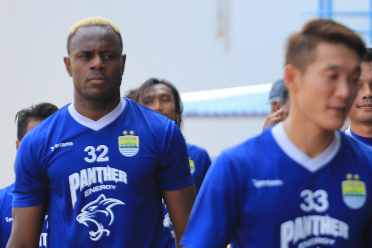 Victor Igbonefo Resmi Tinggalkan Persib Bandung Menuju PTT Rayong
