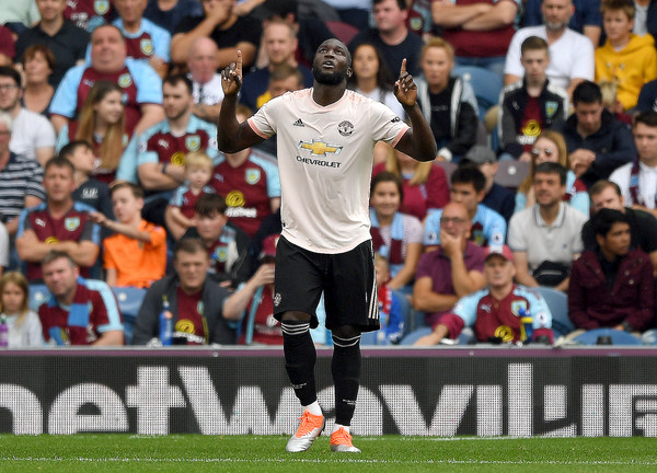 Burnley 0-2 Manchester United, Lukaku Dua Gol, Pogba Gagal Penalti dan Rashford Kartu Merah