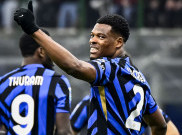 Beda Cristian Chivu dengan Simone Inzaghi di Mata Denzel Dumfries