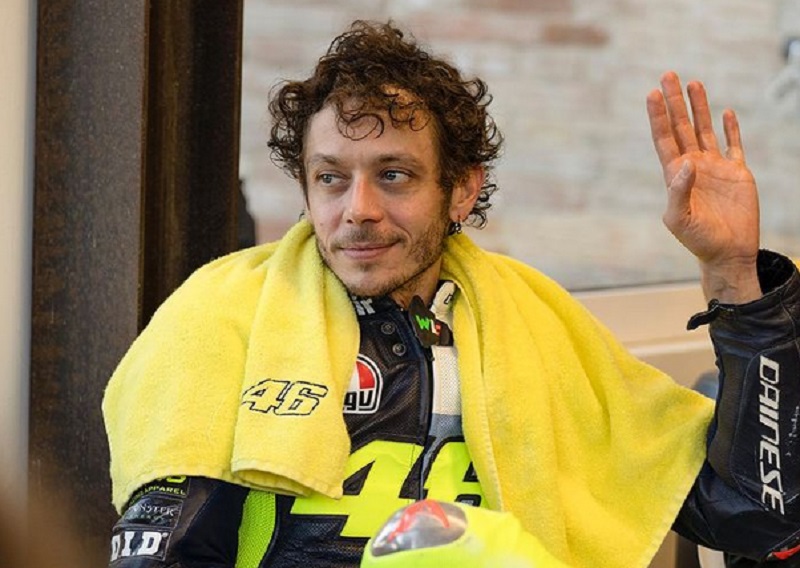 Lakukan Manuver Berbahaya ke Muridnya, Rossi Tegur Darryn Binder