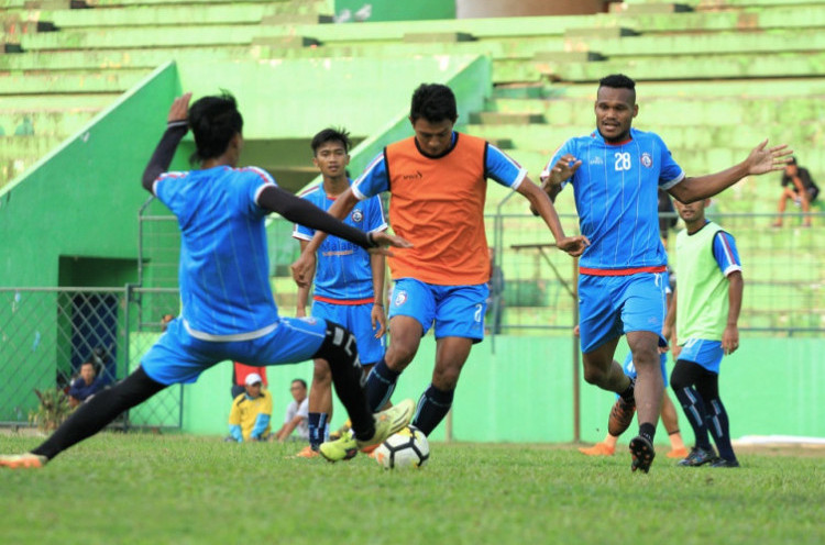 Arema FC Tak Mau Berpikir Jauh soal Ancaman Degradasi