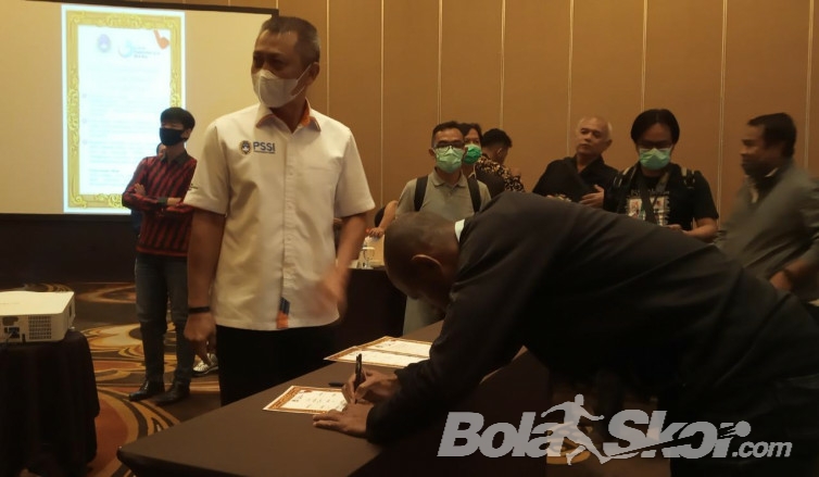 Liga 2: Elie Aiboy Pastikan Persewar Waropen Siap Jalani Lanjutan Kompetisi