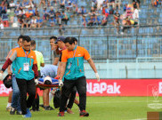 Foto: Kondisi Striker PSIS Usai Kepalanya Berdarah karena Benturan dengan Kiper Persela