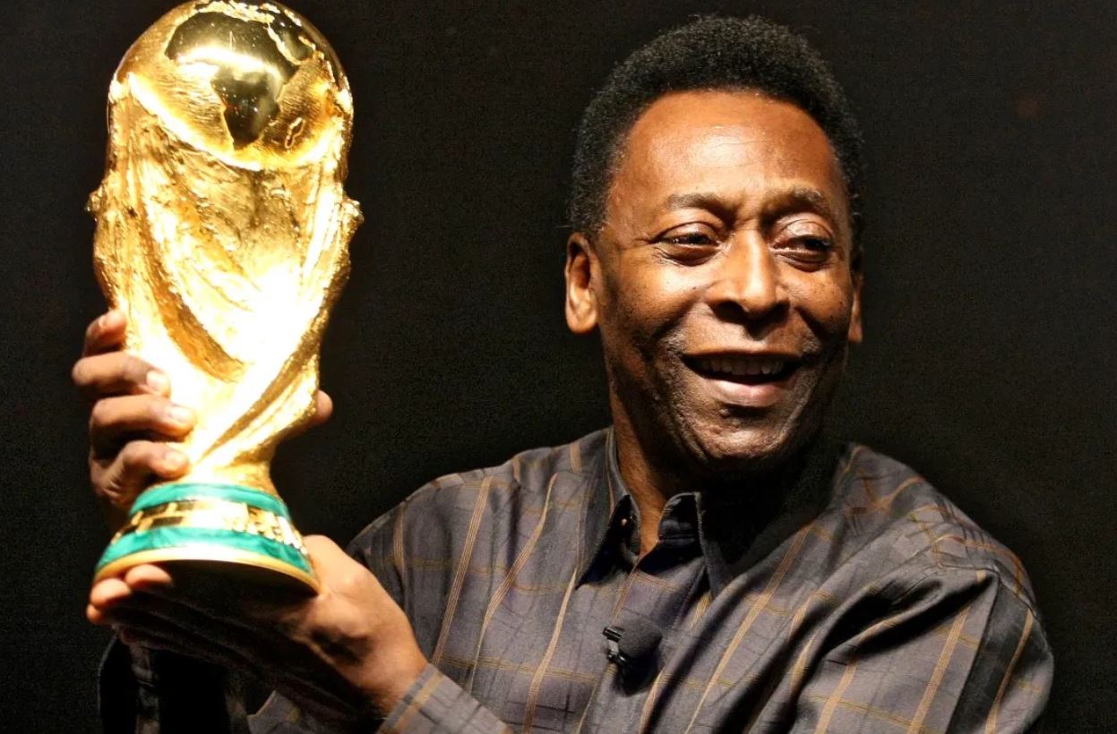 Kondisinya Tak Kunjung Membaik, Pele Natal Bersama Keluarga di Rumah Sakit