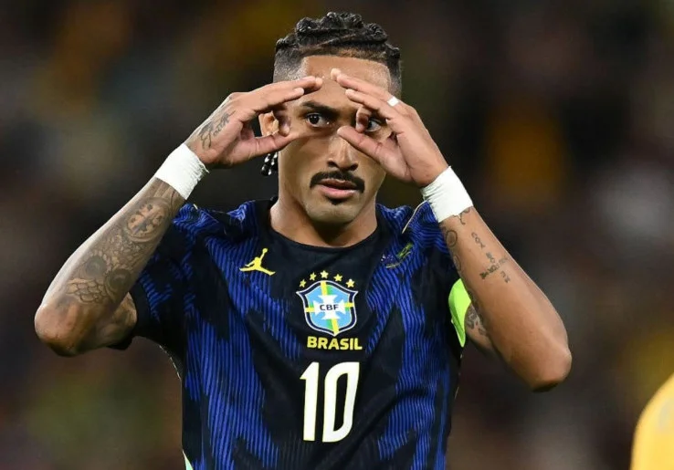 Kekhawatiran Barcelona Jadi Kenyataan, Raphinha Cedera kala Membela Timnas Brasil