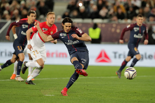 Edinson Cavani Tak Sadar Pecahkan Rekor Zlatan Ibrahimovic