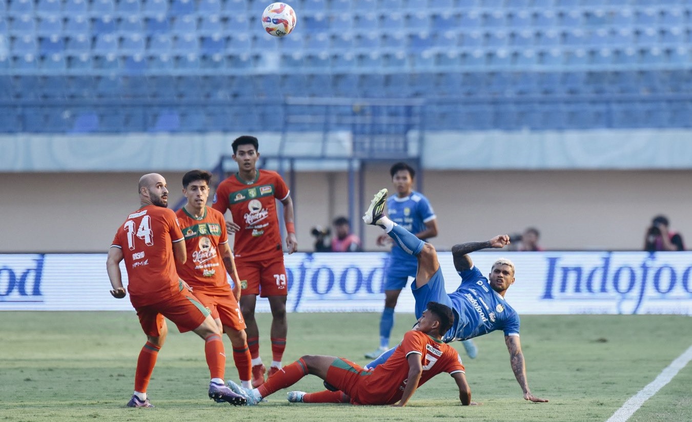 Hasil Liga 1 2024/2025: Persib Bandung Beri Persebaya Kekalahan Pertama