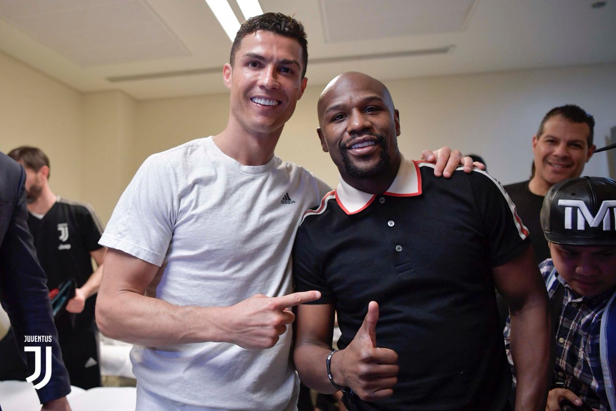 Juventus Rayakan Kemenangan dengan Floyd Mayweather Jr.