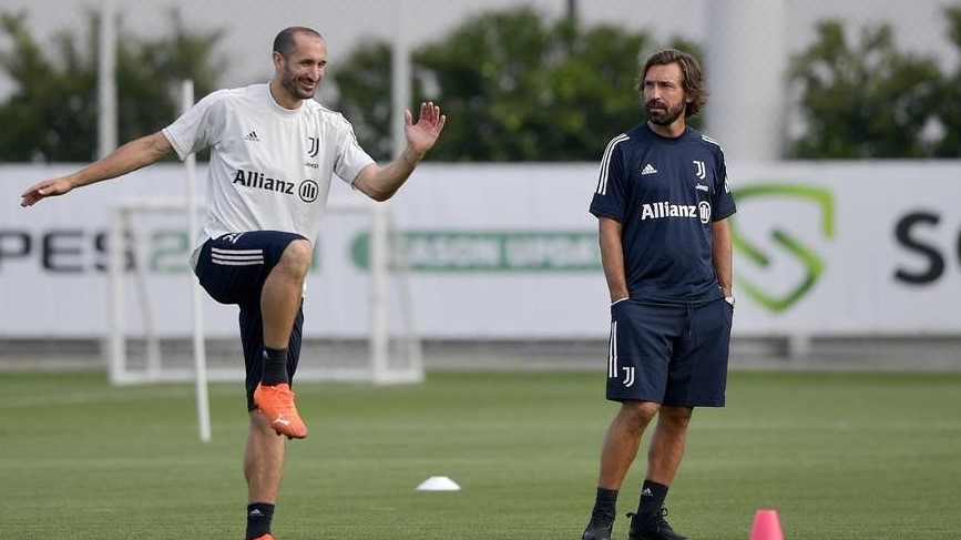 Giorgio Chiellini Emoh Bandingkan Maurizio Sarri dengan Andrea Pirlo