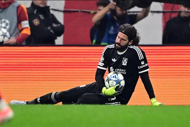 Alisson Becker Bakal Lewatkan Delapan Laga Penting Liverpool karena Cedera