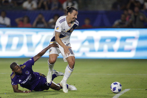 Ditolak Liverpool karena Pernah Bela Manchester United, Ibrahimovic Semakin Merapat ke Serie A