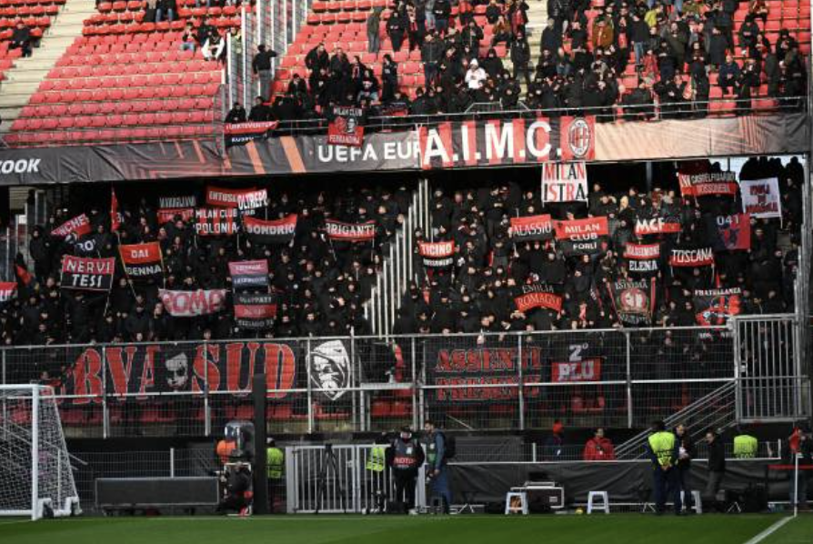 Suporter Milan Terima Program Makan Gratis, Menunya Roti Sosis