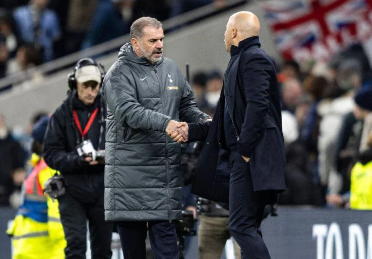 Liverpool Imbang di Anfield, Arne Slot Cosplay Jadi Ange Postecoglou