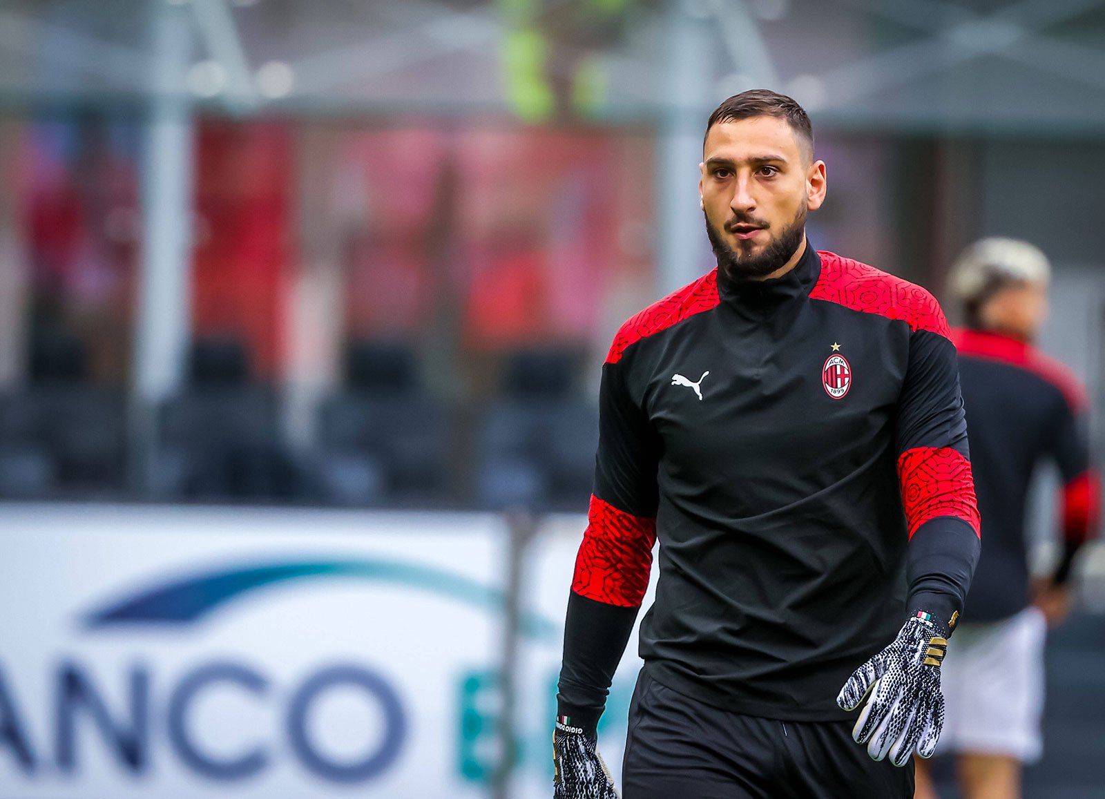 Modal Pas-pasan, AC Milan Coba Rayu Donnarumma Bertahan