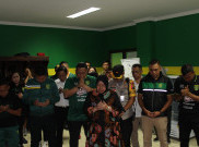 Risma Beri Semangat di Ruang Ganti, Persebaya Terancam Sanksi Rp 100 Juta