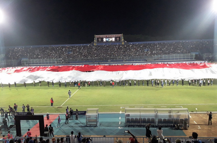 Maksud dan Tujuan Arema FC Bentangkan Bendera Merah-Putih Raksasa