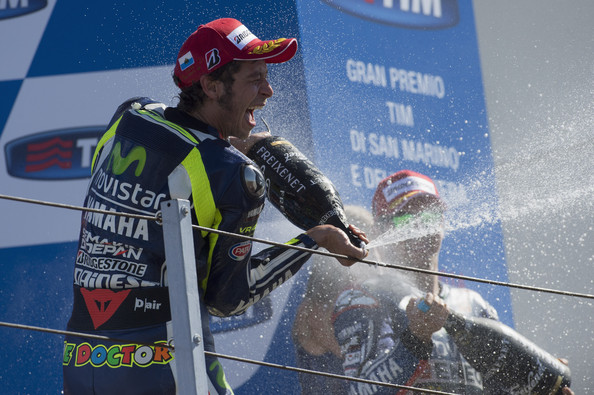 Momen Valentino Rossi di Podium MotoGP San Marino 2014