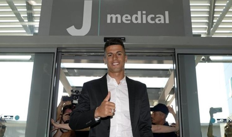 Bek Juventus Menjauh dari Manchester City