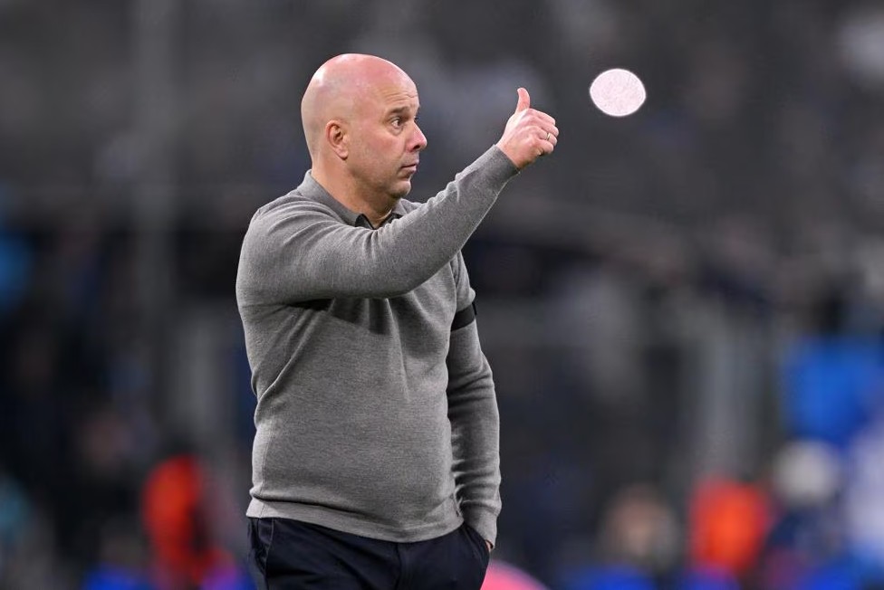 Hobi Keluhkan Strategi Parkir Bus Lawan, Arne Slot Disentil Legenda Liverpool