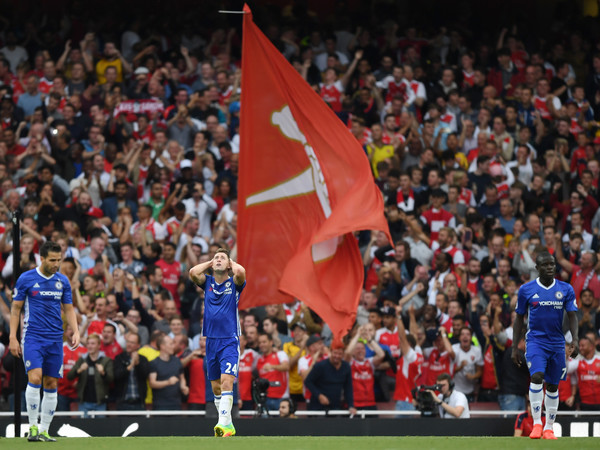 Manajemen Chelsea Siap Depak Dua Bek Senior