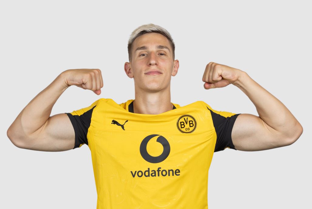 Lisandro Martinez Sering Cedera, Manchester United Bidik Bek Timnas Jerman Berkaki Kidal