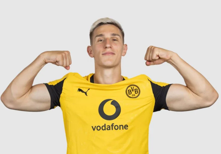 Lisandro Martinez Sering Cedera, Manchester United Bidik Bek Timnas Jerman Berkaki Kidal