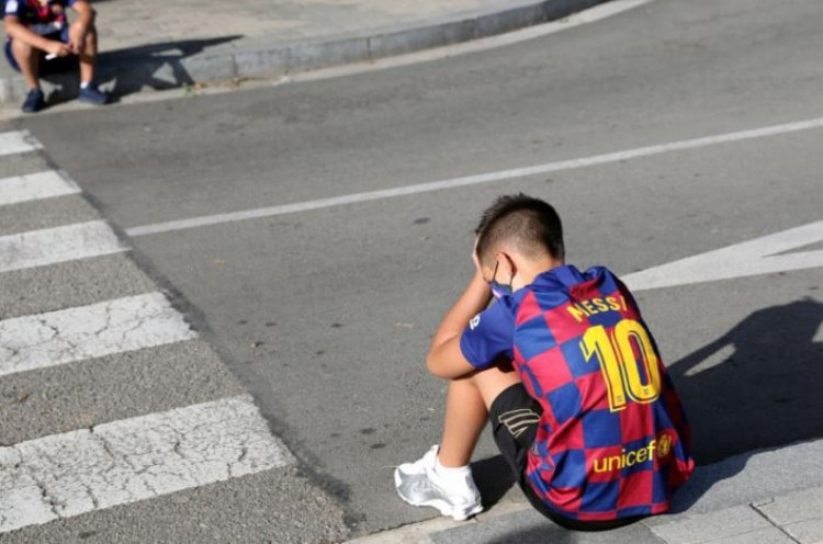 Rela Panas-panasan, Fans Barcelona Kecewa Lionel Messi Tak Kunjung Datang ke Pusat Latihan