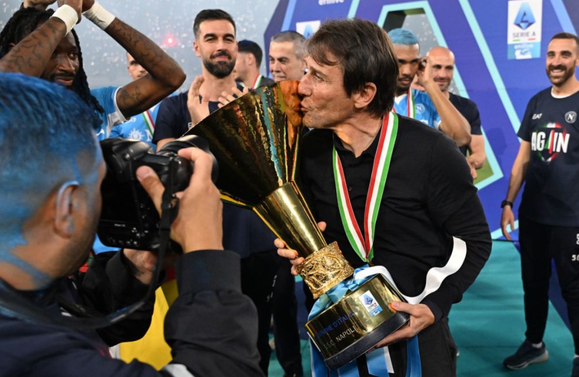 Antonio Conte Akui Napoli Akan Sulit Pertahankan Scudetto