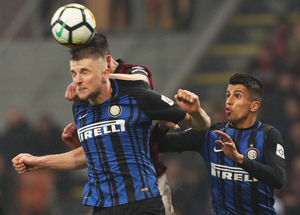 Untuk Atasi Krisis Lini Belakang, Barcelona Bidik Bek Inter 