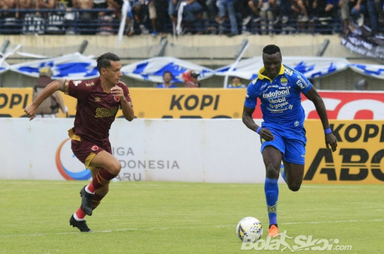 Nama Ezechiel N'Douassel Hilang dalam Daftar Pemain Persib Bandung