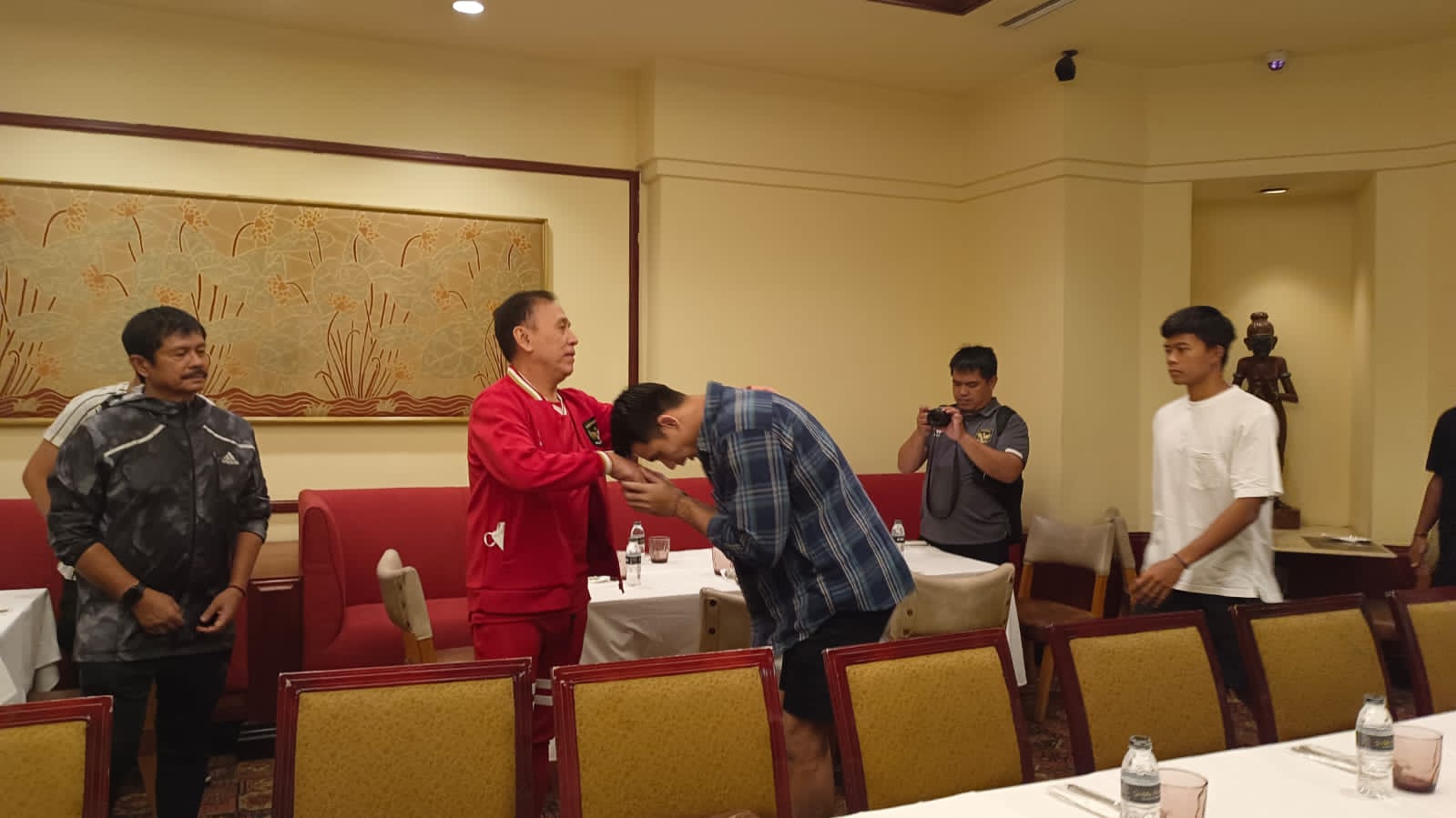 Ketum PSSI Melepas Timnas Indonesia, Momen Haru Tak Terhindarkan